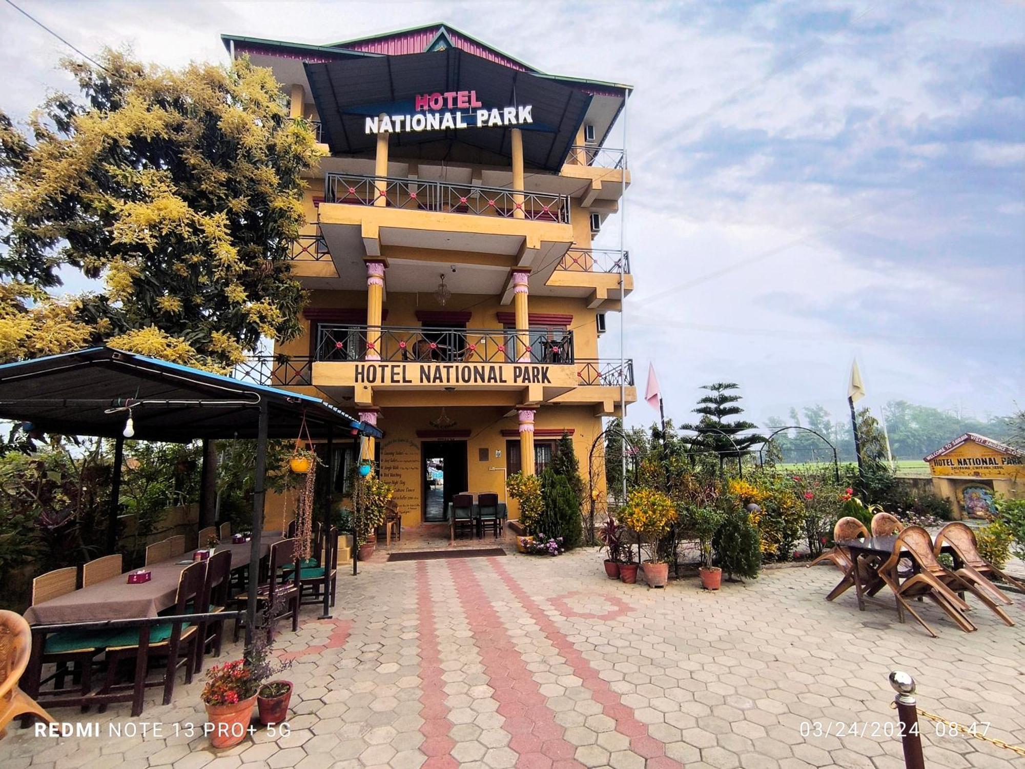 Hotel National Park Sauraha- Homely Stay And Peaceful Location Exterior photo